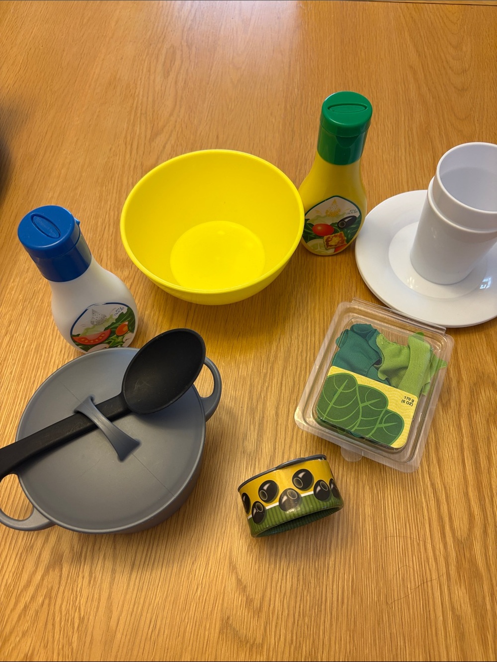 Melissa & Doug Pretend Play Kitchen Utensils & Food